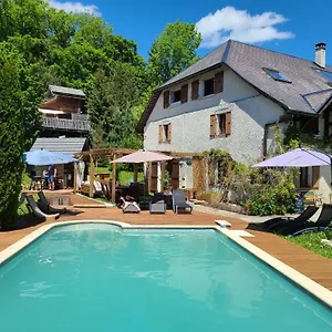 Appartement 4 Personnes/piscine/proche Annecy-geneve, Évires